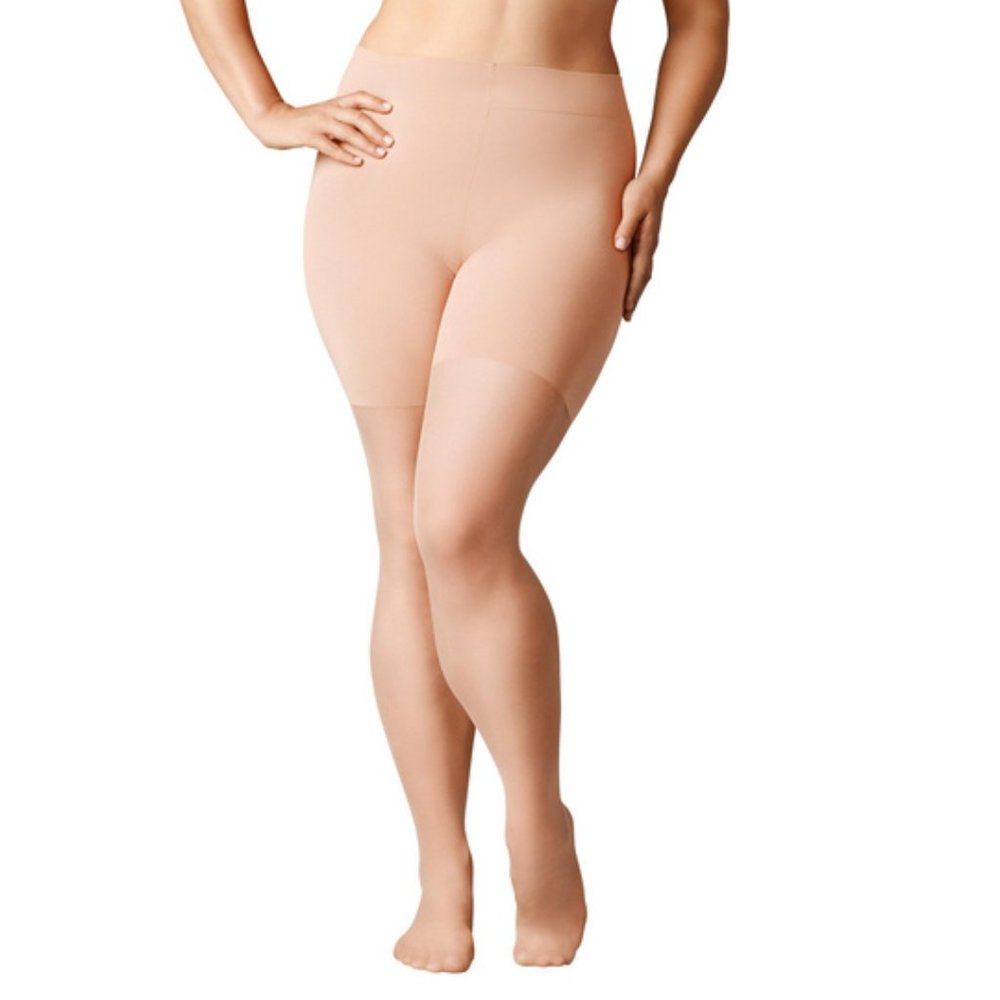 Falke Beauty Plus 20 Denier Sheer Tight in Powder Size C Short NWT